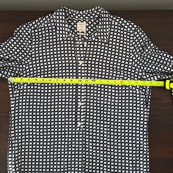 GAP Black and White Geometric Button Down Shirt, size Medium - Picture 10 of 12